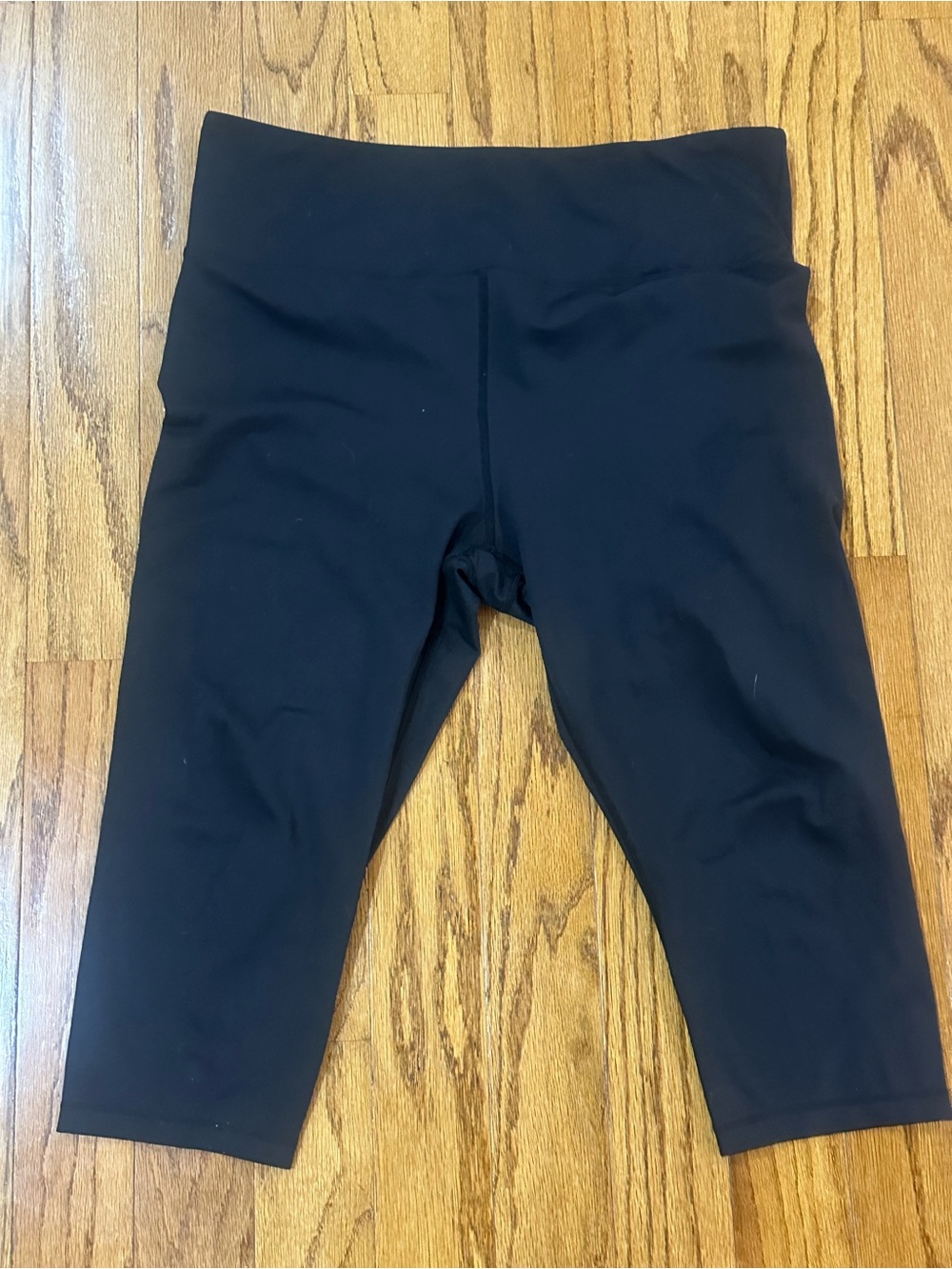ZYIA womens Black Cropped Leggings
